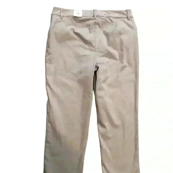 Chicos NWT With Flaw size 1.5 (10) Beige Slim Leg Crop Stretch Pants Flat Front - Picture 2 of 9